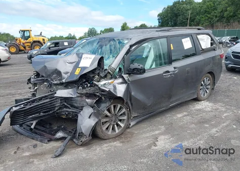 2020 Toyota Sienna Le z USA, uszkodzony, nr VIN 5TDJZ3DC3LS240614